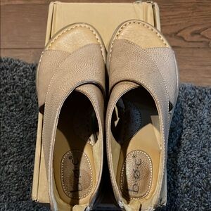 boc Women's Beige Taupe Slip-On Sandals